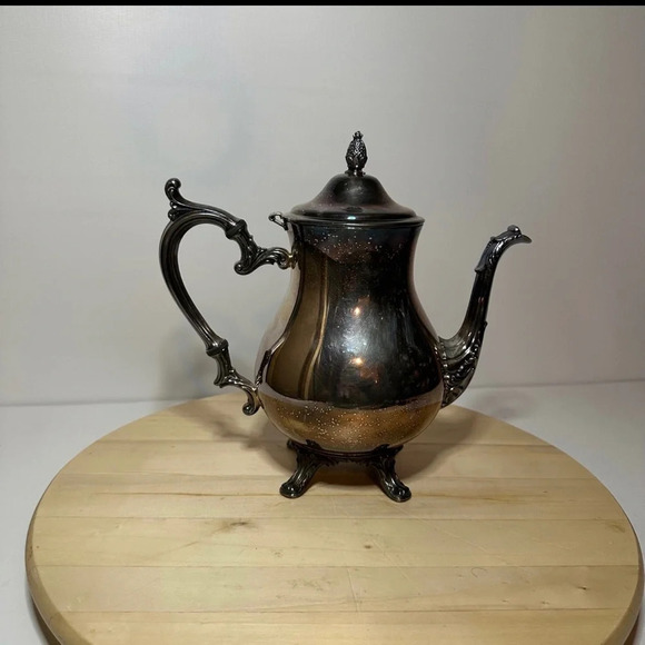 Vintage WM Rogers 900 Silver Plate Footed Coffee Teapot Hinged Lid - Picture 1 of 11